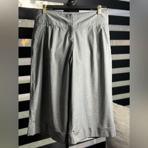 Old Navy Size 8 Low Waist Gray Capris